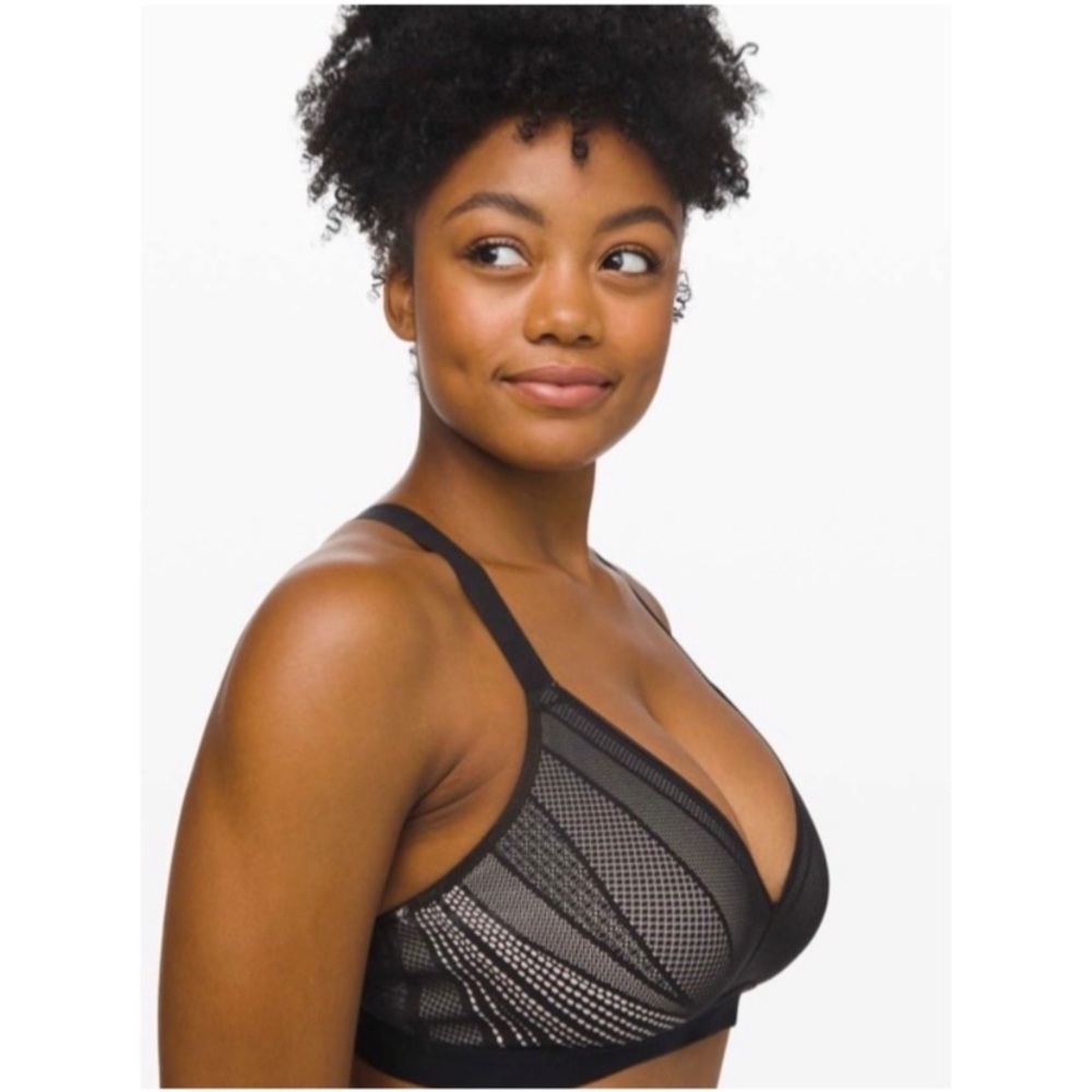 Lululemon Awake to Lace Bra Black / Barely Beige